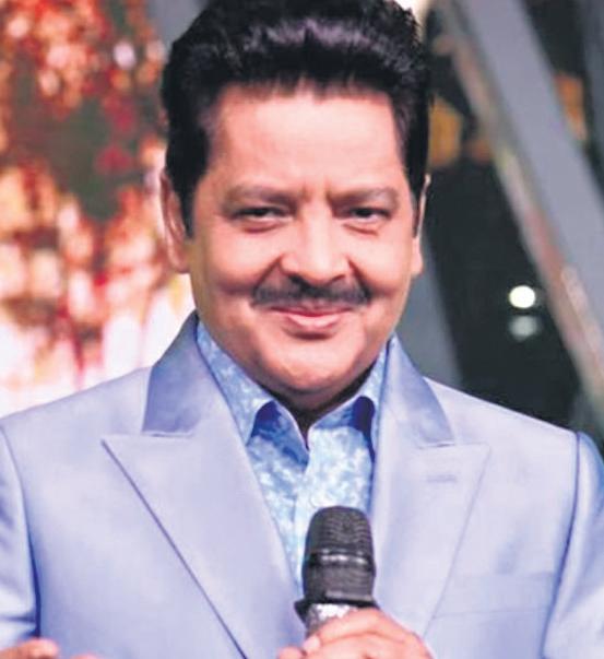 लाइव शो में फीमेल फैंस को किस कर बुरा फंसे उदित नारायण