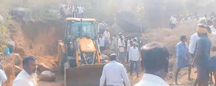 ఉపాధిపనుల్లో అపశృతి