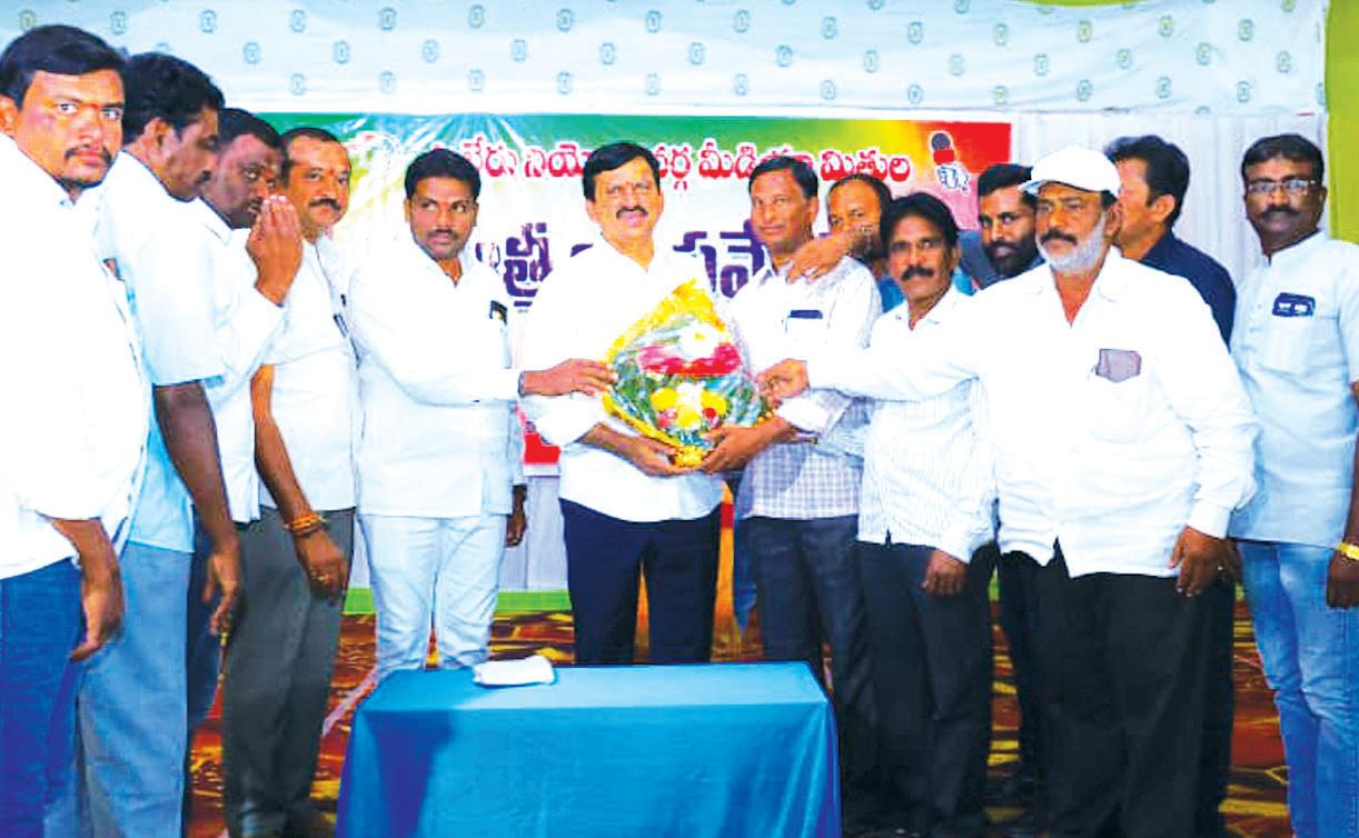 అర్హులైన జర్నలిస్టులందరికీ ఇళ్ల స్థలాలు