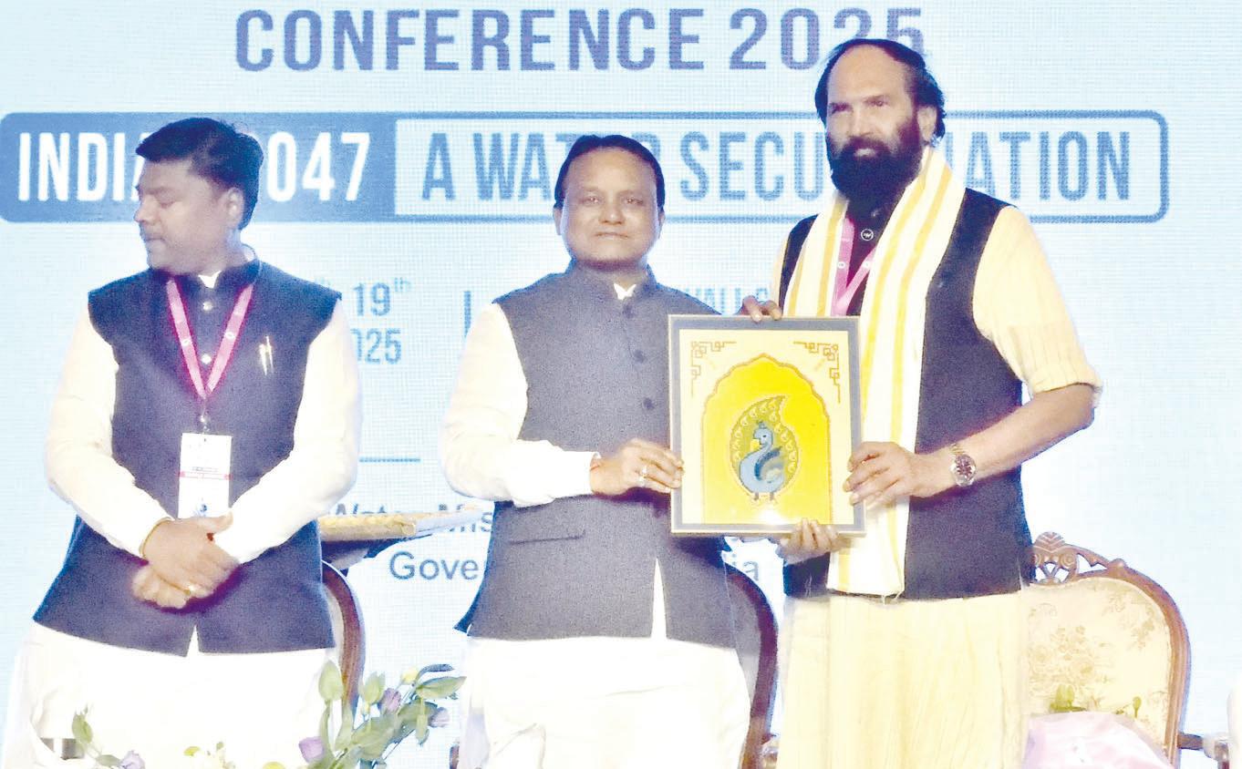 ఏపీ ప్రభుత్వం అక్రమంగా నీటిని తరలిస్తోంది
