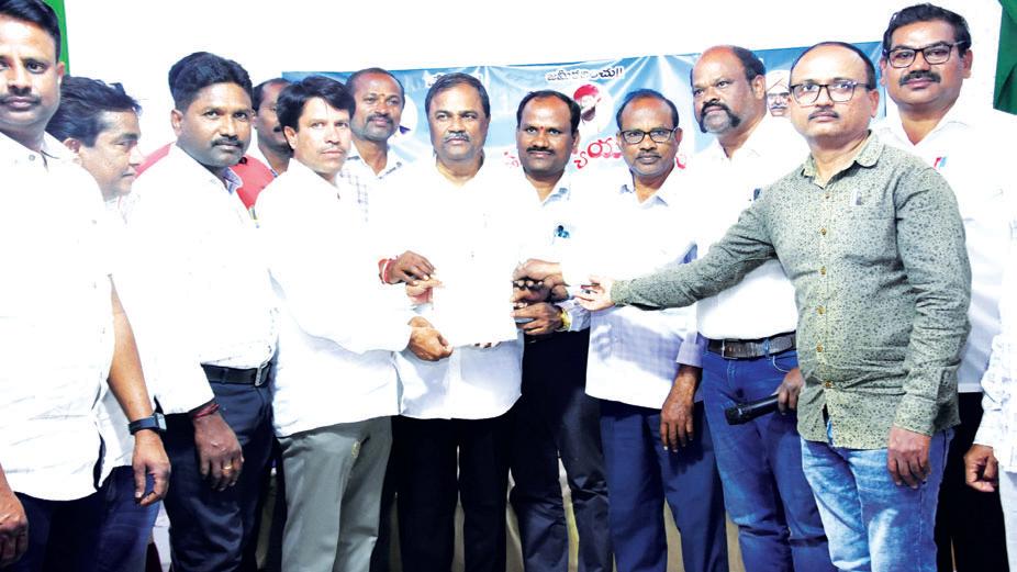 ఒక నిజాయితీ పరుడిని గెలిపించుకొంటాం