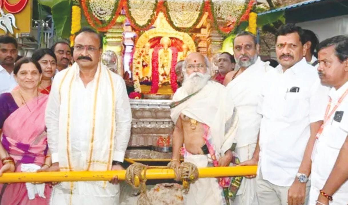 ఇంద్రకీలాద్రి అలయ అధికారులపై ఈఓ అసంతృప్తి