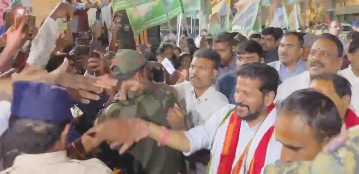 జపాన్ పర్యటన ముగించుకొని హైదరాబాద్ చేరుకున్న రేవంత్ బృందం