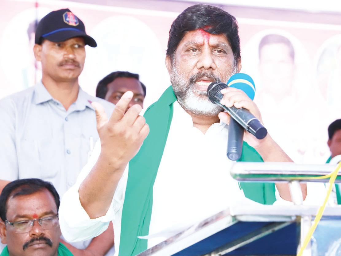 కేసీఆర్ దేవుడు ఎలా అవుతాడు..?