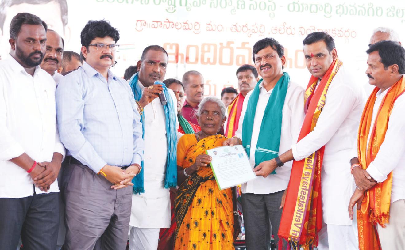 దత్తత పేరుతో వాసాలమర్రిని కేసీఆర్ ఆగం చేసిండు