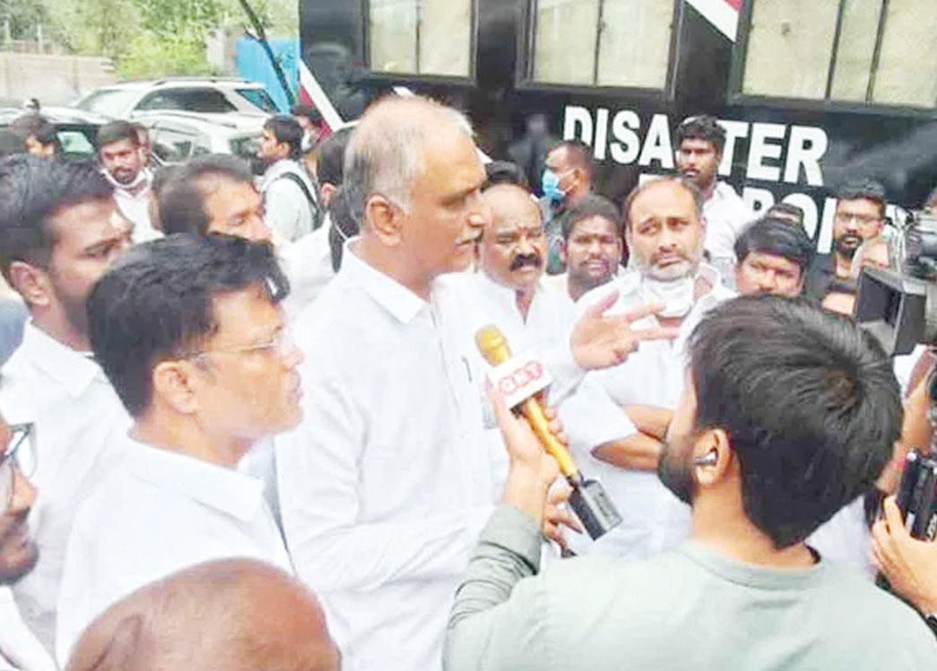 మృతుల కుటుంబాలకు కోటి రూపాయలు ఎక్స్ గ్రేషియా ఇవ్వాలి..