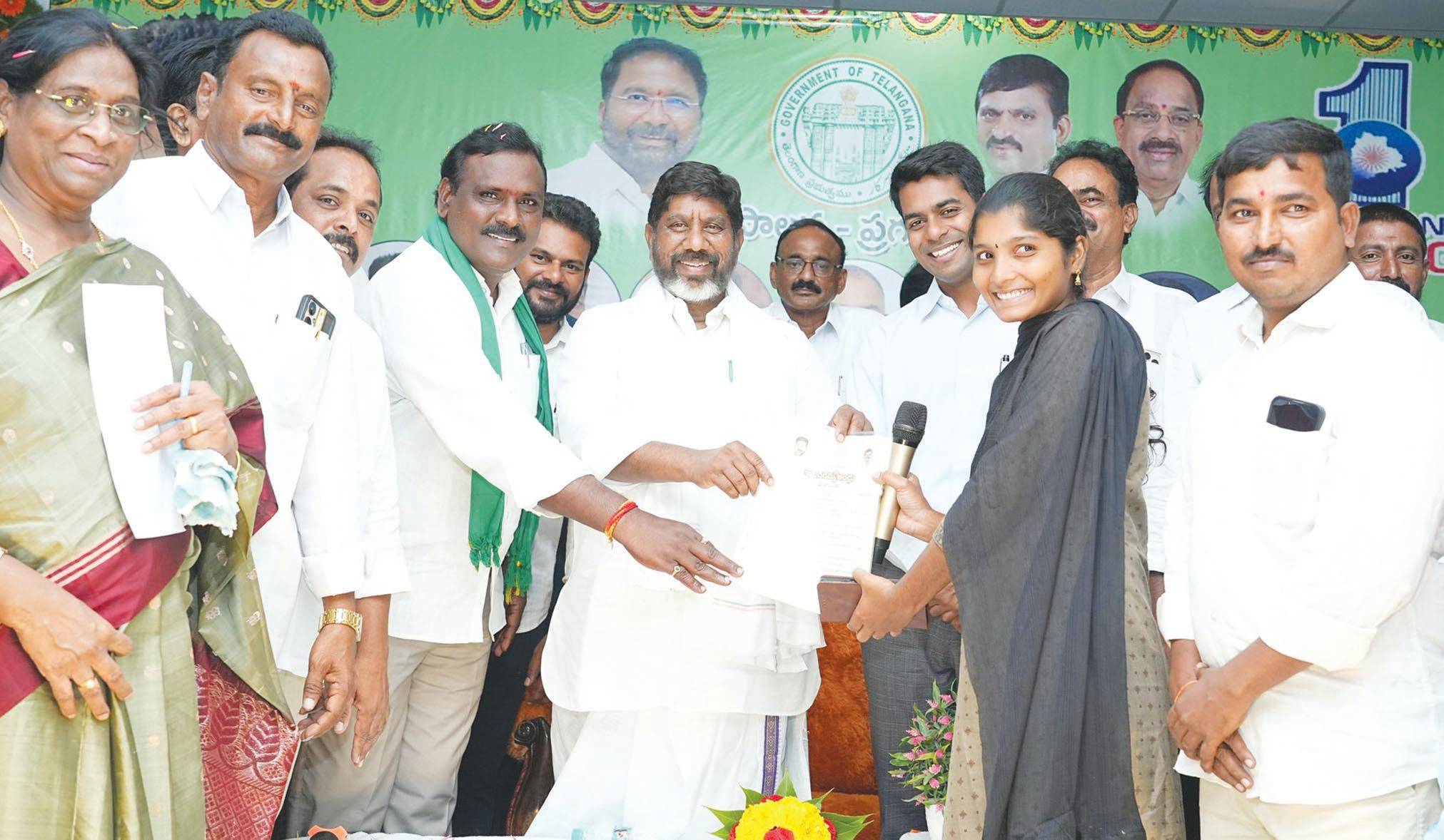 పేదల ఆత్మగౌరవం..ఇందిరమ్మ ఇండ్లు