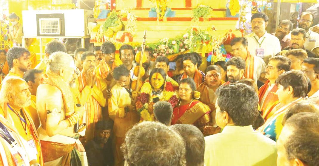 నా శాశ్వత రూపాన్ని ప్రతిష్టించండి..లేదా రక్తం కక్కుకుంటారు..
