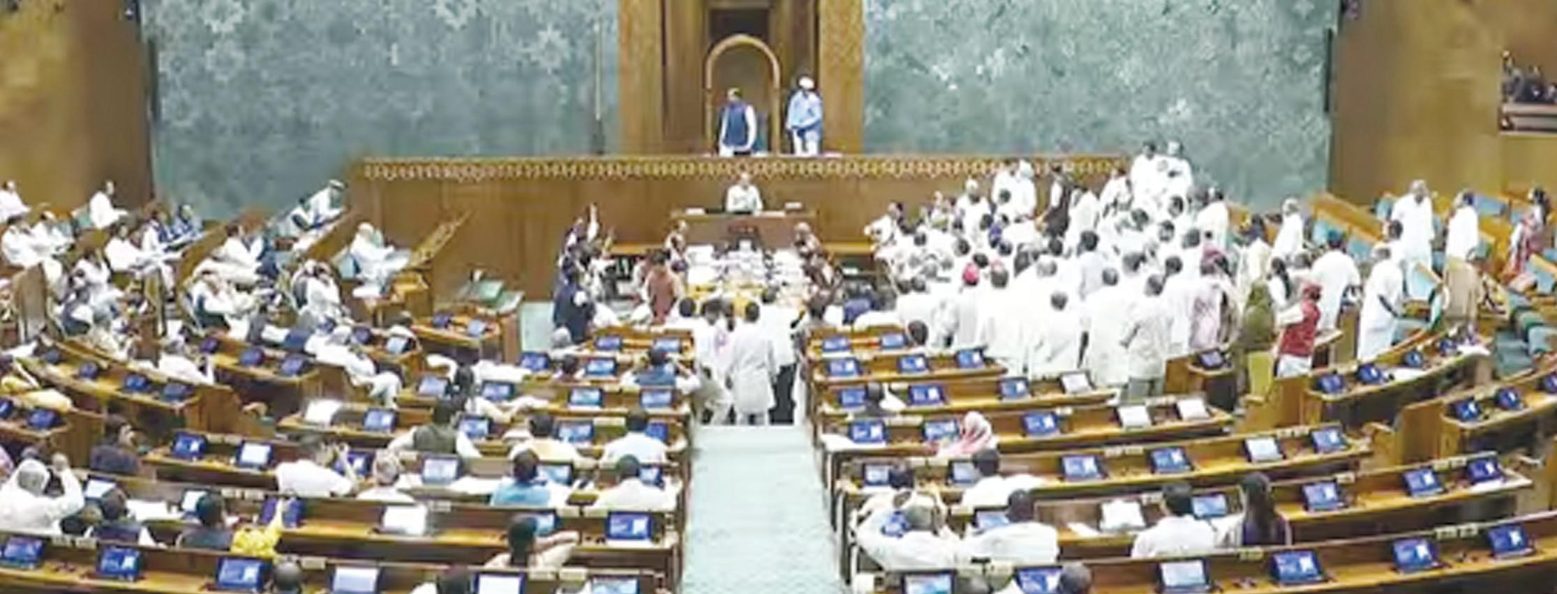 అధికార, విపక్షాల మధ్య తొలిరోజే వాగ్వాదం