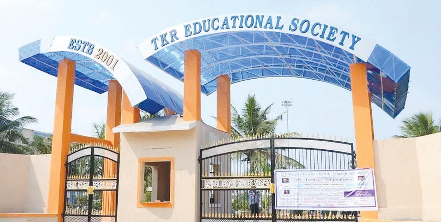 టీకేఆర్ కళాశాల ఫీజుల దోపిడి