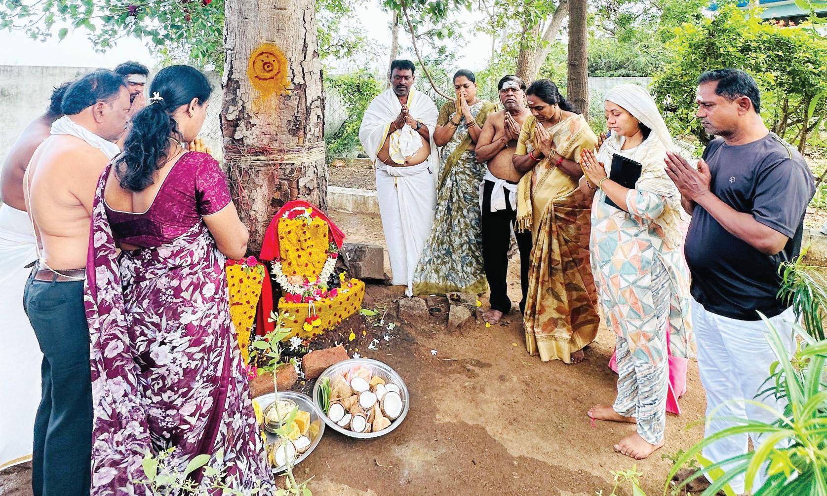 భక్తి శ్రద్ధలతో నాగుల చవితి పూజలు