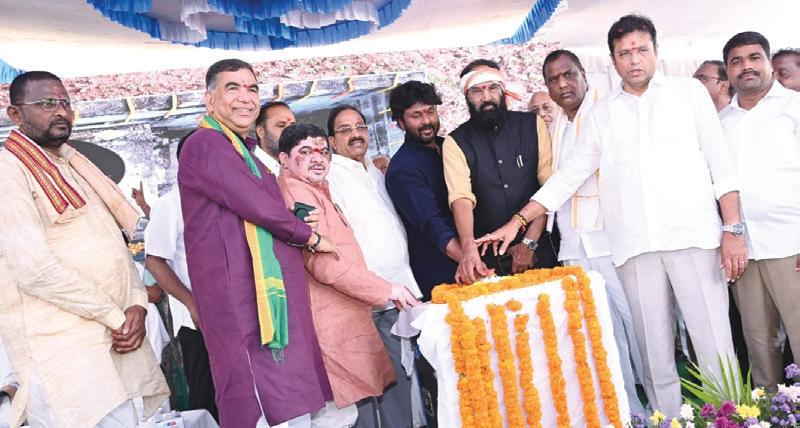 ప్రాజెక్టులు అంటేనే కాంగ్రెస్