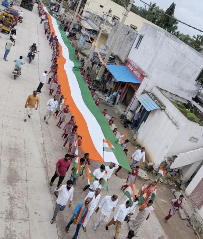 75 మీటర్ల భారీ త్రివర్ణ పతకంతో ర్యాలీ