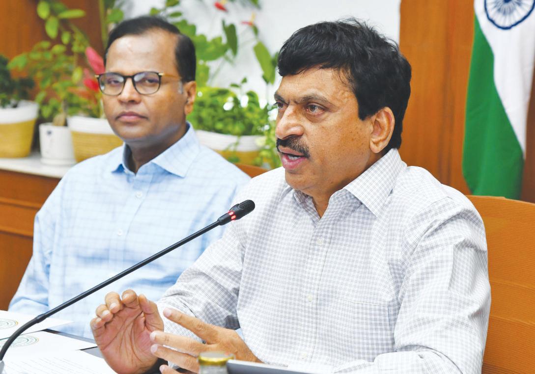 వర్షాల పట్ల అప్రమత్తంగా ఉండండి