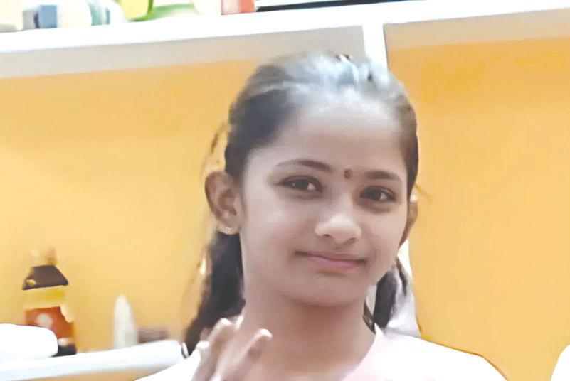 కత్తితో పొడిచి..