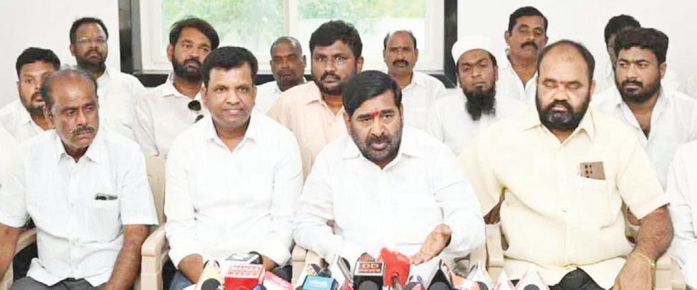 కాంగ్రెస్ పాలనలో రైతులకు కష్టాలు