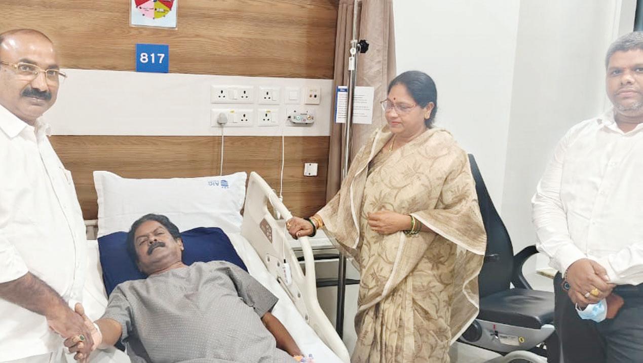 అరిటాకుల రమేష్ బాబును పరామర్శించిన ప్రేమ కుమార్