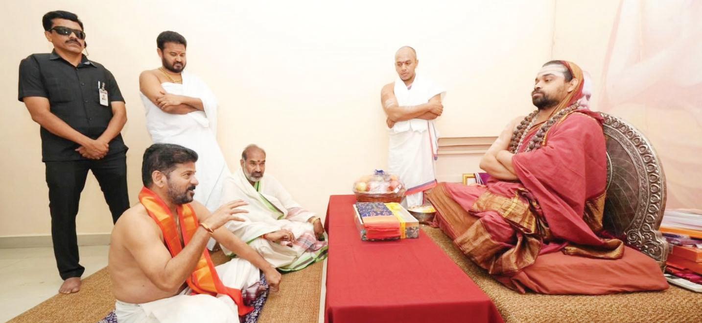 శృంగేరీ పీఠాధిపతిని కలుసుకున్న సీఎం రేవంత్