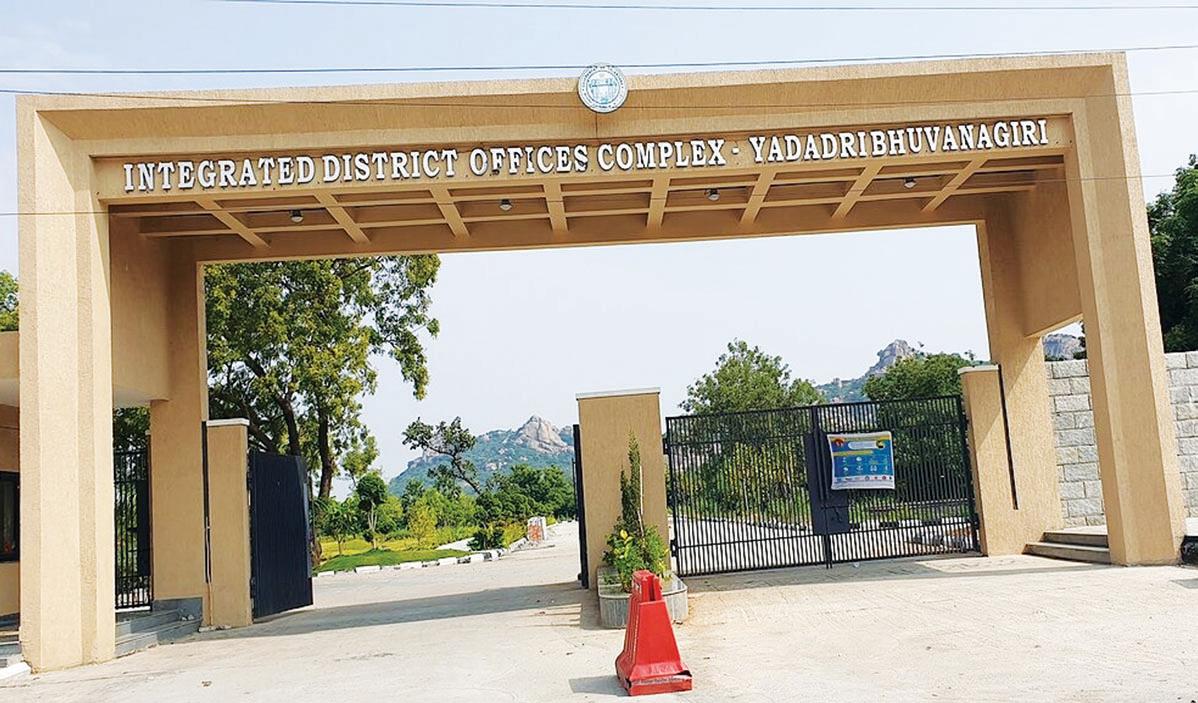 యాదాద్రి భువనగిరిలో భూ మాఫియా!