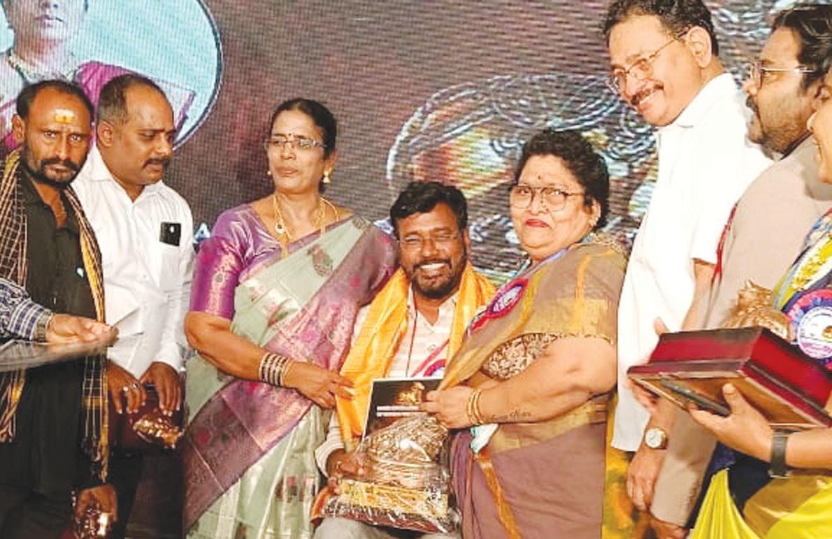 ఇన్నారెడ్డిని వరించిన నంది అవార్డు