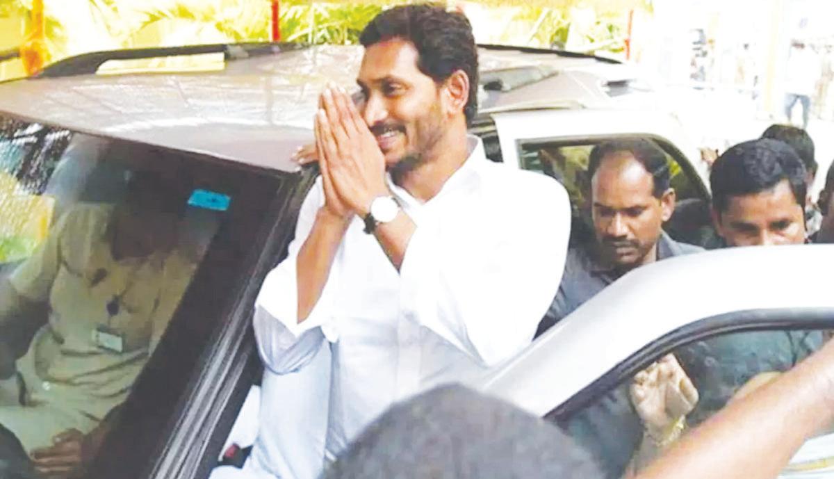 సీబీఐ కోర్టుకు వైఎస్ జగన్ హాజరు