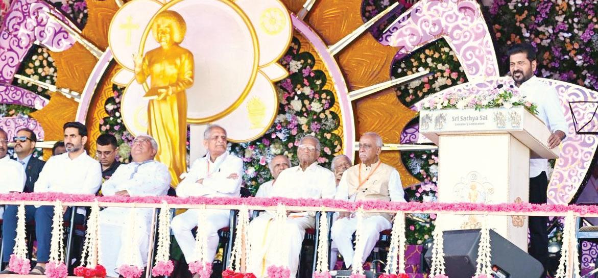 పుట్టపర్తిలో సీఎం రేవంత్ రెడ్డి మానవతా సందేశం