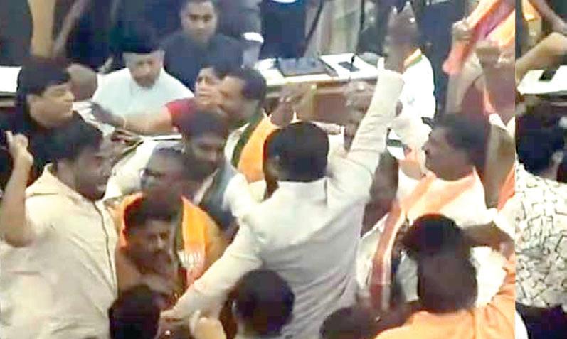 జీహెచ్ఎంసీ సమావేశంలో గందరగోళం