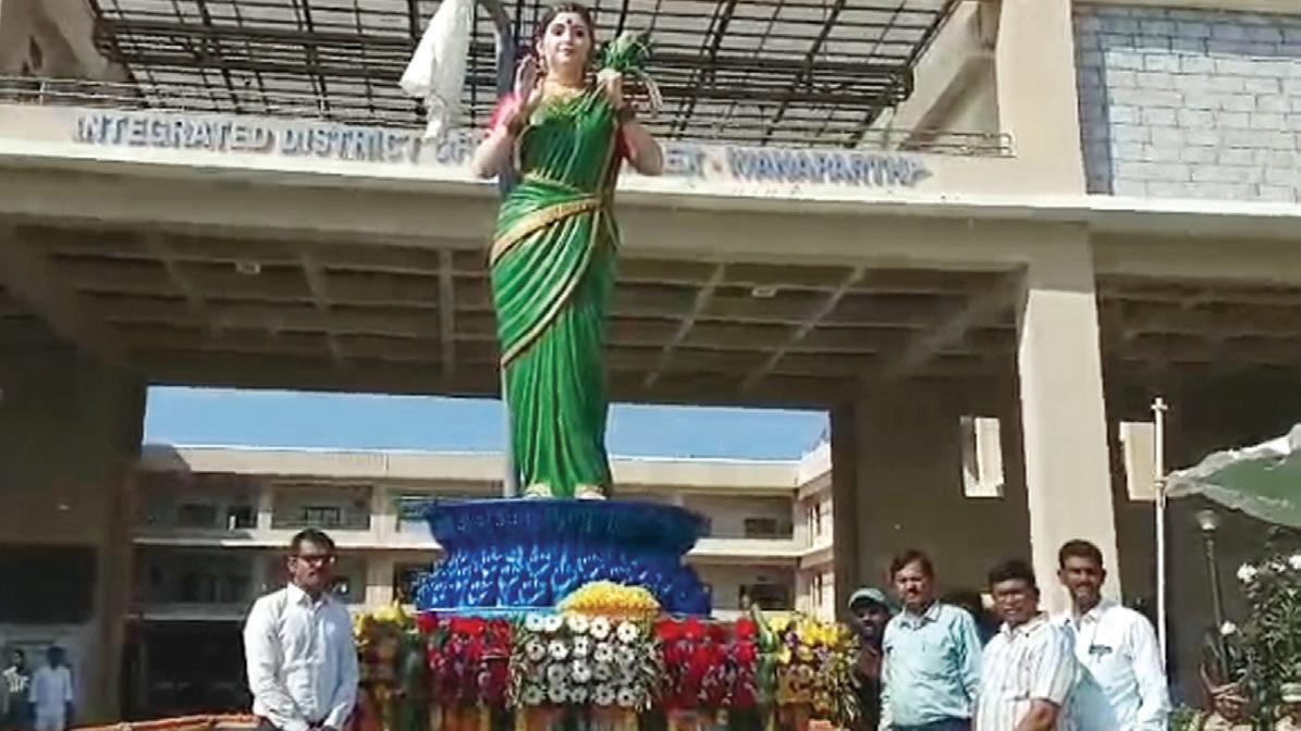అస్తిత్వం, ఆత్మగౌరవం, సంస్కృతిక వారసత్వానికి ప్రతీక తెలంగాణ తల్లి విగ్రహం..