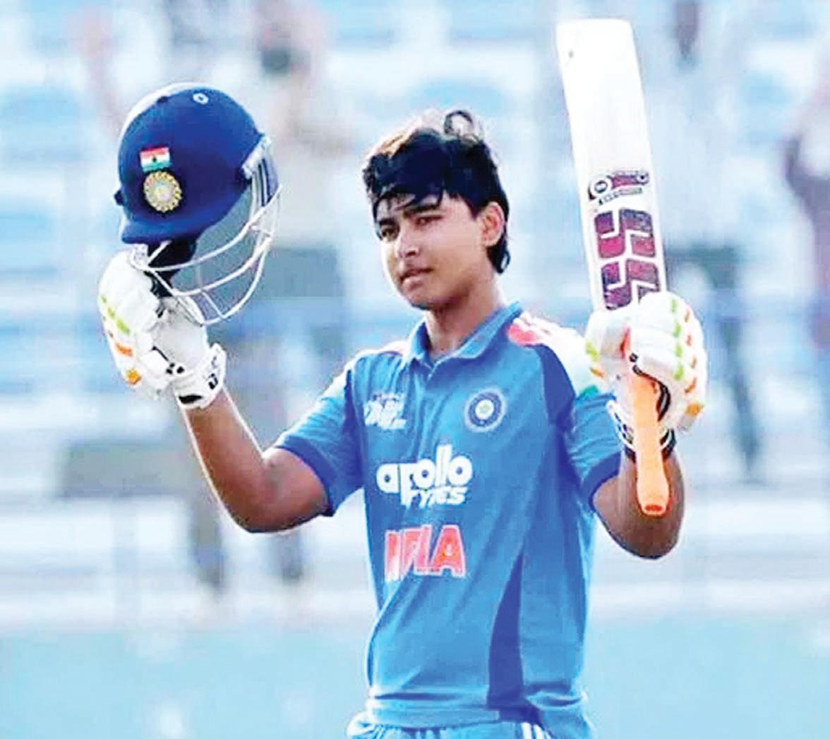 భారీ శతకంతో విరుచుకుపడిన వైభవ్..