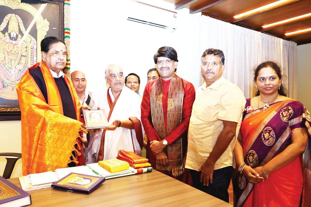 "శ్రీవారి దివ్య ప్రసాదములు" పుస్తకాన్ని ఆవిష్కరించిన టీటీడీ చైర్మన్