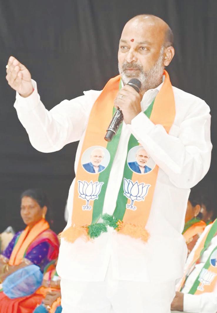 రెండో దశలోనూ కరీంనగర్ పార్లమెంట్ పరిధిలో పుంజుకున్న బీజేపీ
