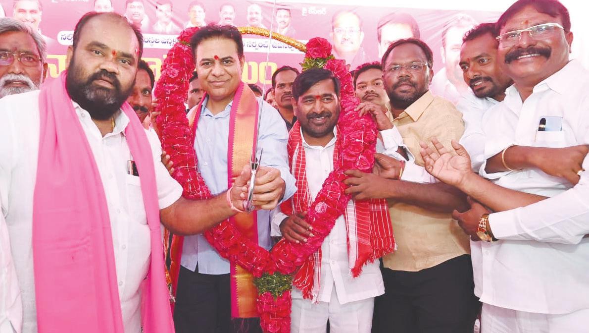 కేసులు, బెదిరింపులకు బీఆర్ఎస్ లొంగదు