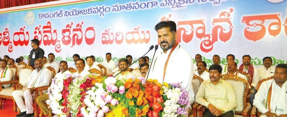 కేసీఆర్ వి సోయిలేని మాటలు..స్థాయిలేని విమర్శలు