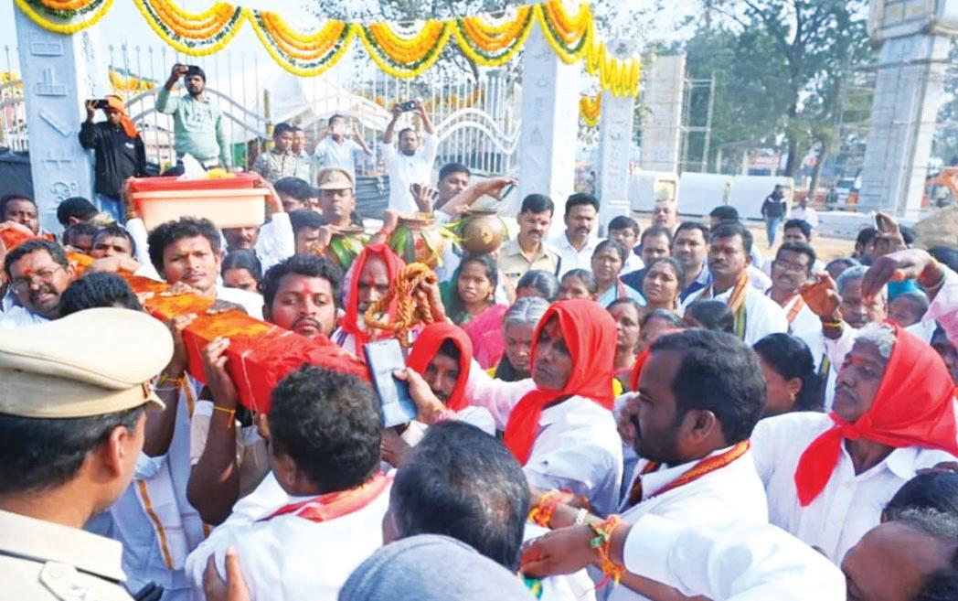 గద్దెల పున: ప్రతిష్టాపన