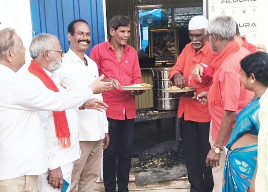 ఐదు రూపాయల భోజన పథకం అద్భుతం..