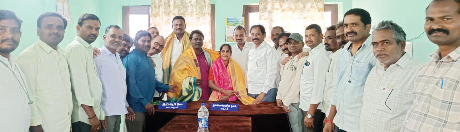 బీటీ రోడ్డు నిర్మాణ పనులను ప్రారంభించిన సర్పంచ్
