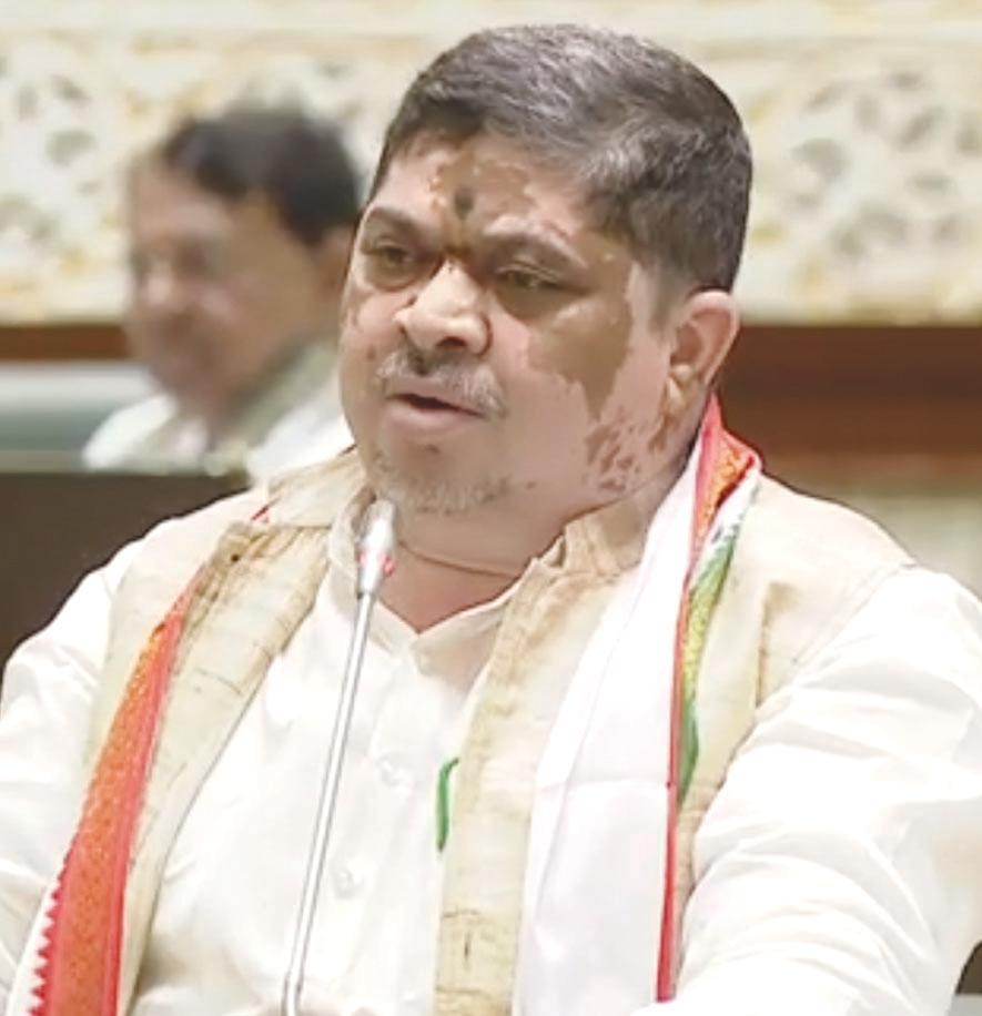 టామ్ కామ్ ద్వారా మాత్రమే విదేశాలకు వెళ్లాలి