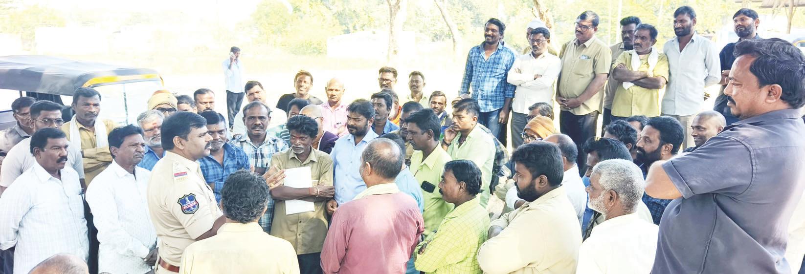 ప్రయాణికుల భద్రతలో ఆటో డ్రైవర్ల పాత్ర కీలకం