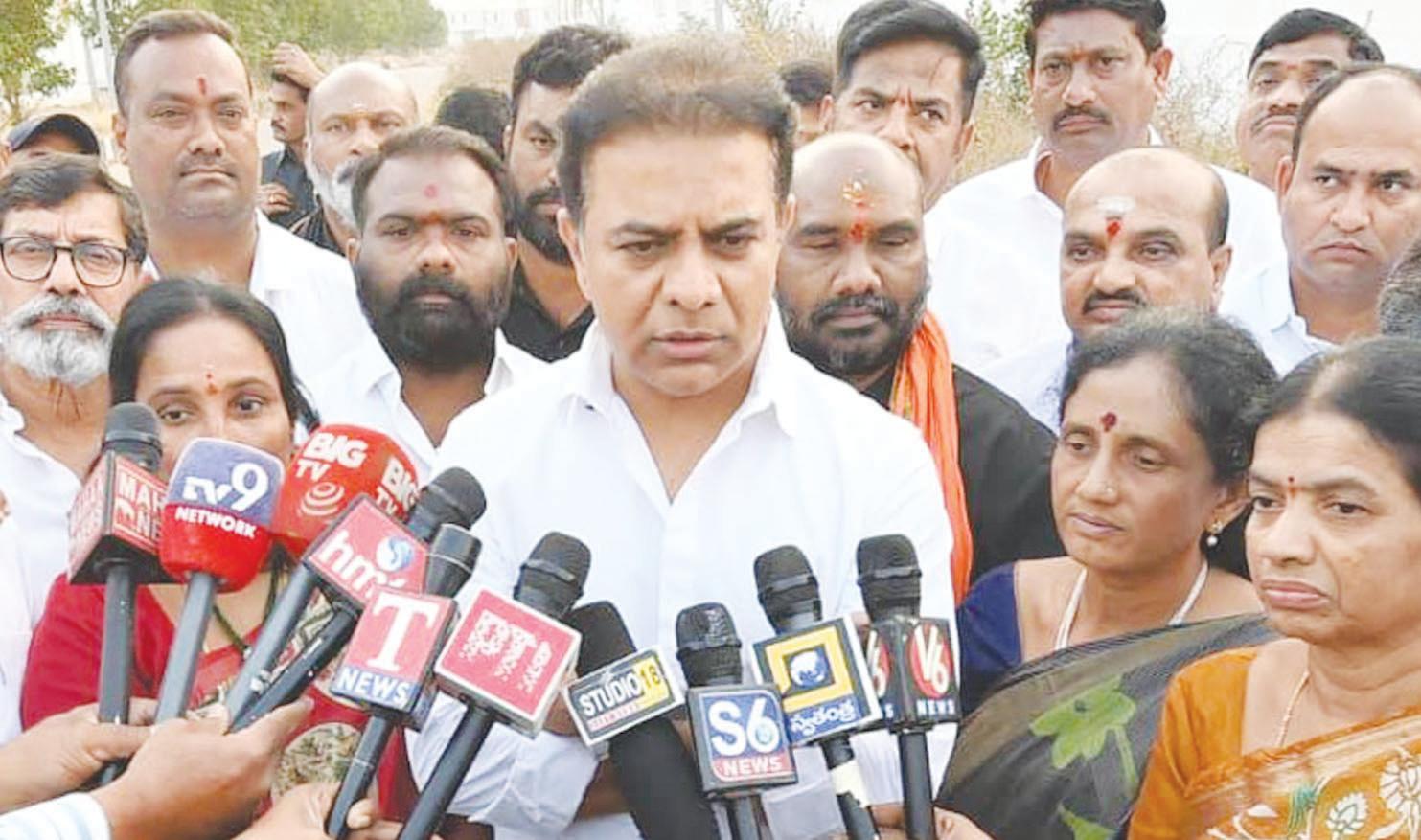 కాంగ్రెస్ విధానాలతో నేతన్నలకు అన్యాయం