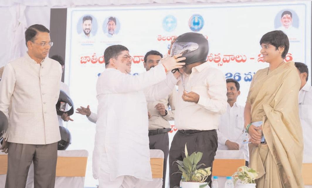 నెలరోజుల పాటు రోడ్డు భద్రతా మాసోత్సవాలు