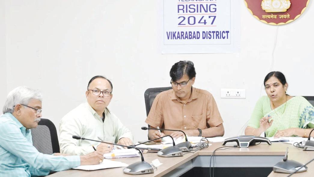 ఎన్నికల రిటర్నింగ్ అధికారులతో వీడియో కాన్ఫరెన్స్..
