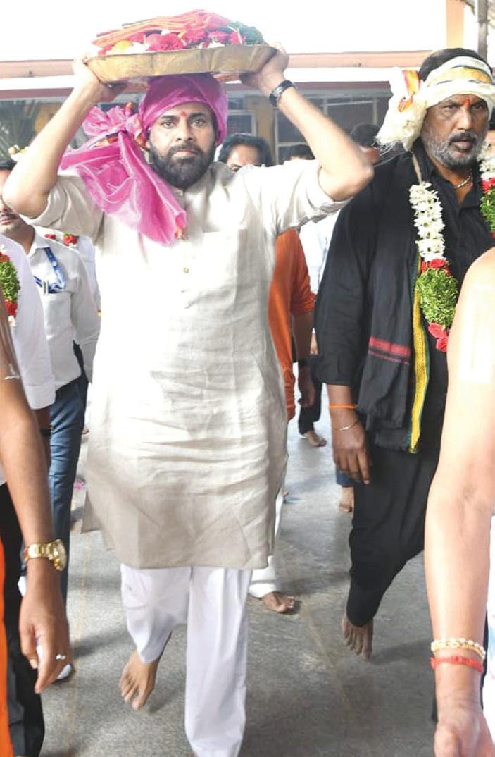 నన్ను ప్రాణాలతో నిలిపింది కొండగట్టు అంజన్నే..