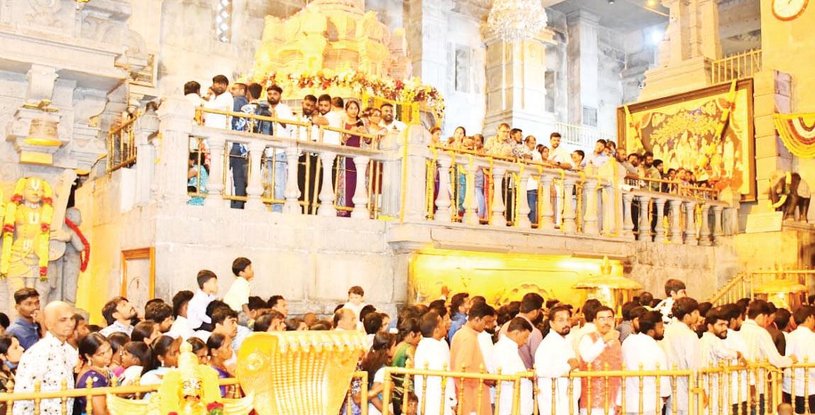 యాదాద్రిలో భక్తుల రద్దీ