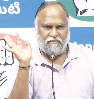 హరీష్ రావు అపర మేధావిలా బిల్డప్ ఇస్తున్నాడు