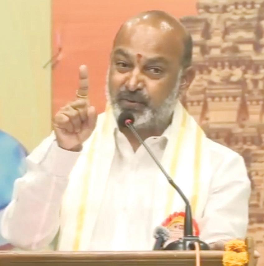 తెలంగాణలో విద్యావ్యవస్థ చిన్నాభిన్నం