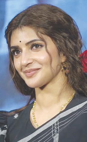 మలయాళ రిపోర్టర్ అడిగిన ప్రశ్నకు సిగ్గుపడిన శ్రీలీల..
