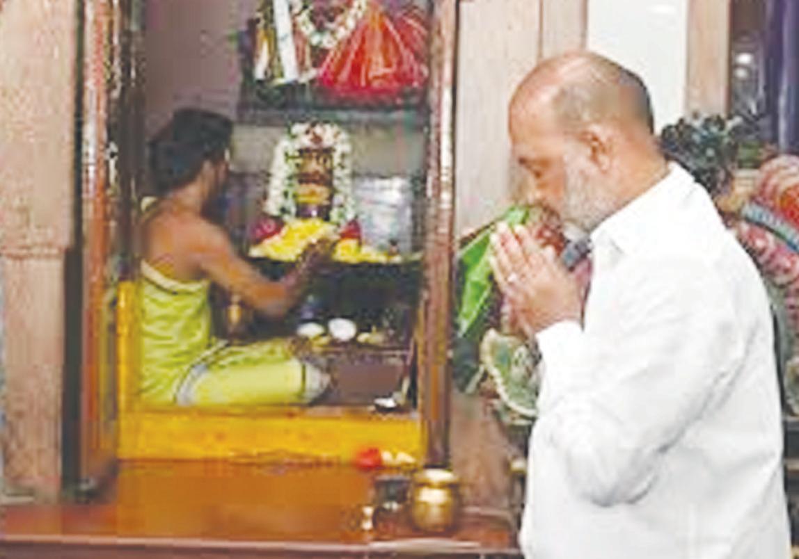 పంజాగుట్ట ఆలయంలో బండి సంజయ్ పూజలు