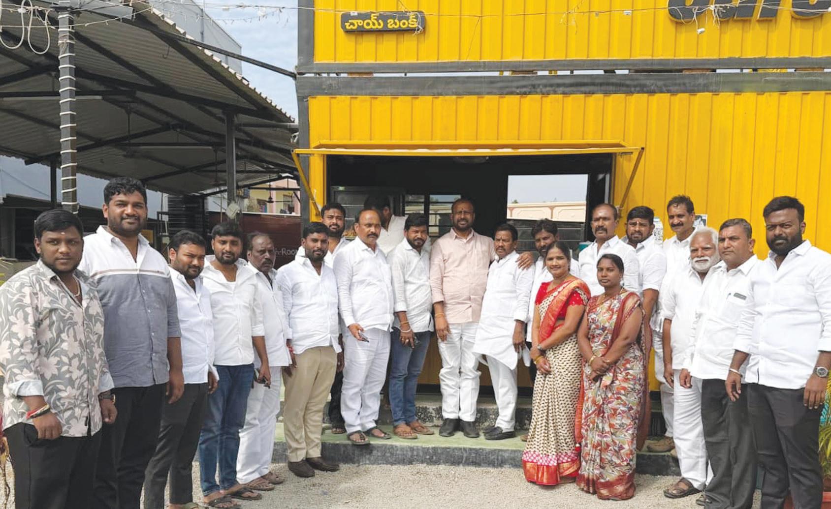 యువత ఉద్యోగాల కోసం వేచి చూడకుండా స్వయం ఉపాధితో ఎదగాలి తోటకూర వజ్రేష్ యాదవ్