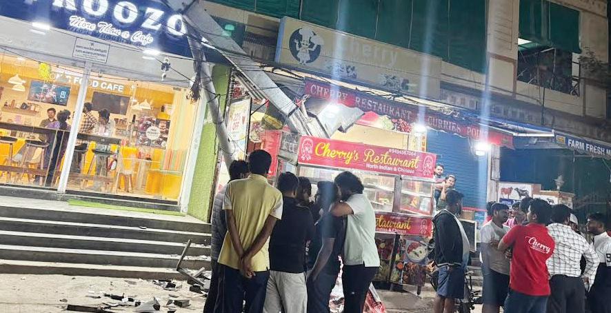 ప్రతిభ స్కూల్ వద్ద కారు యాక్సిడెంట్..