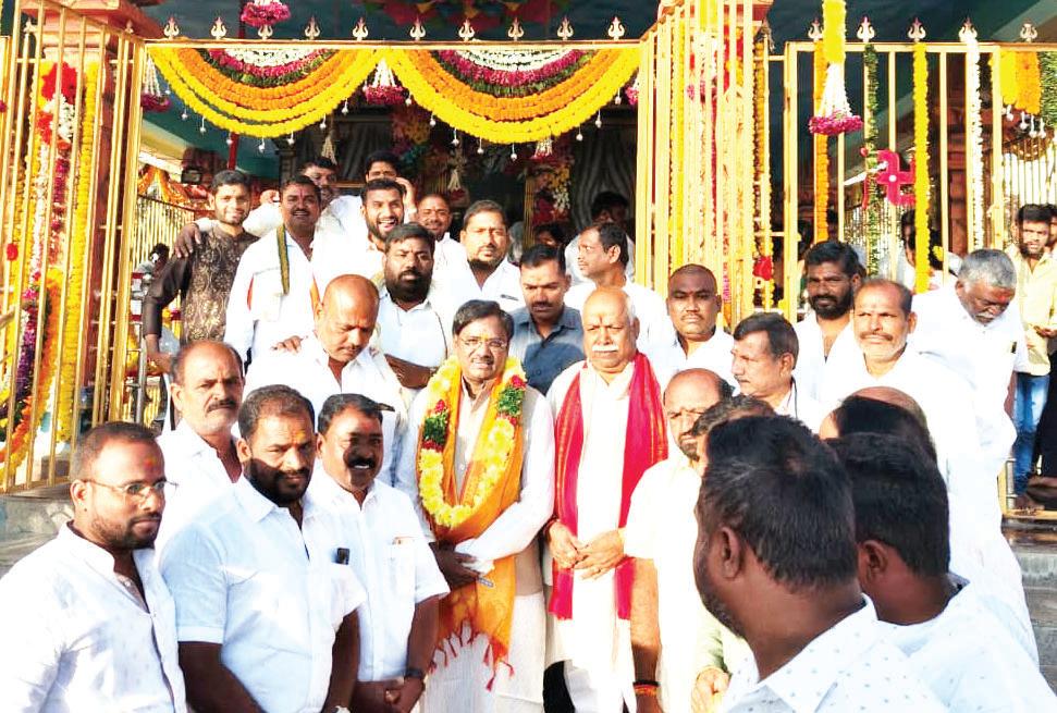 అమ్మవారికి మంత్రి వివేక్ ప్రత్యేక పూజలు..